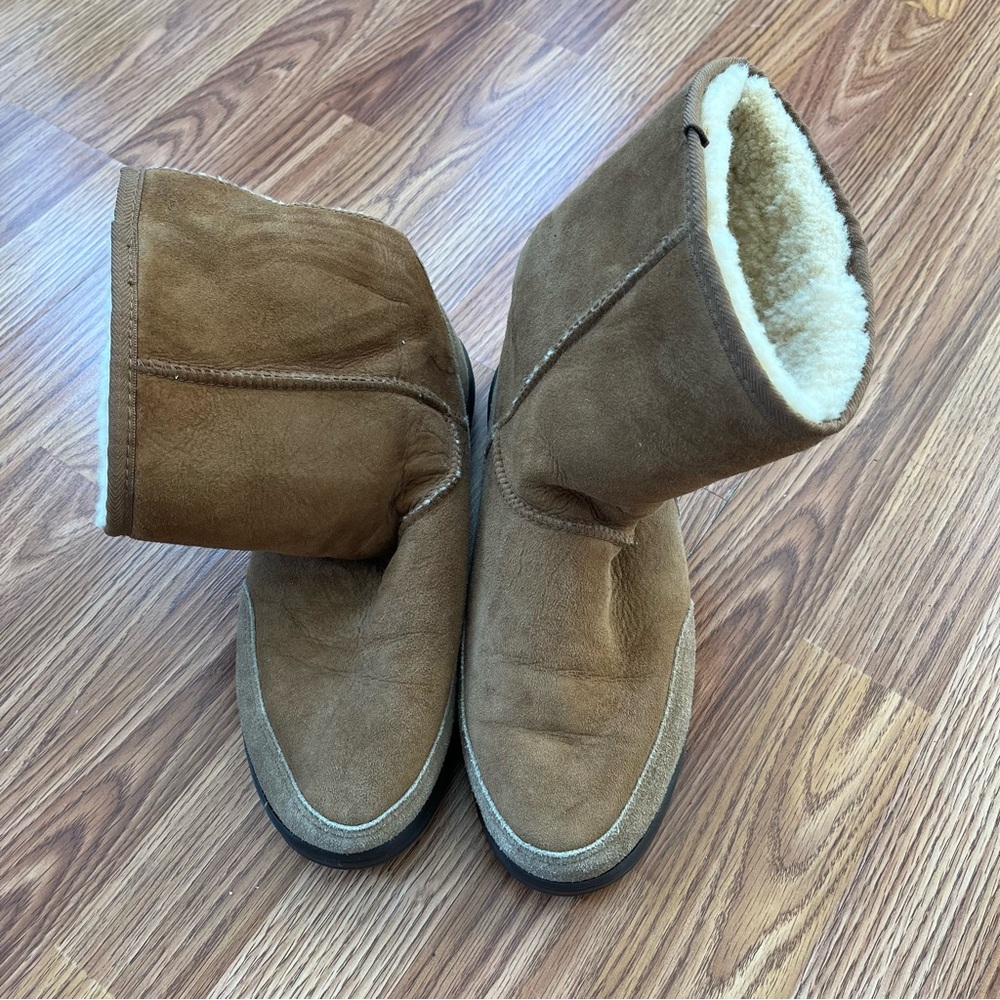 UGG short boots size 9W
